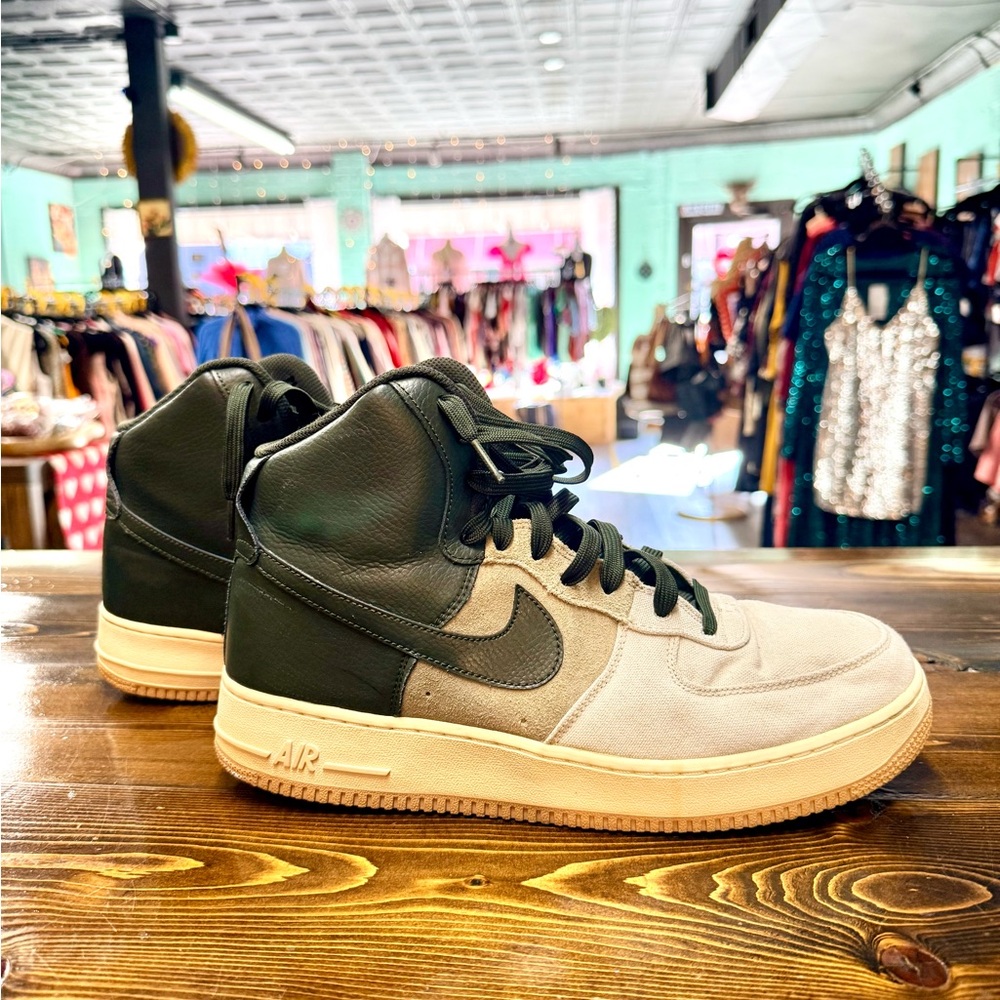 Nike Men's green and tan Airforce 1 High-Top Sneakers